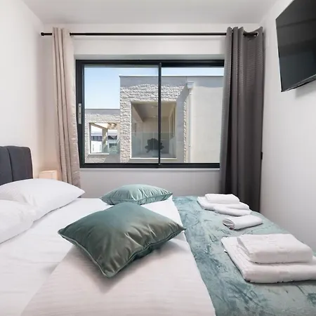 Larimar **** Apartament *