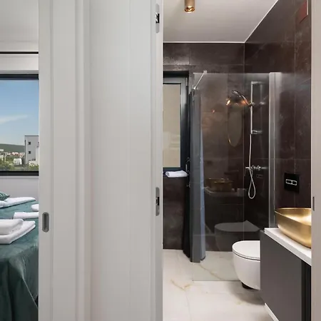 Larimar **** Apartment