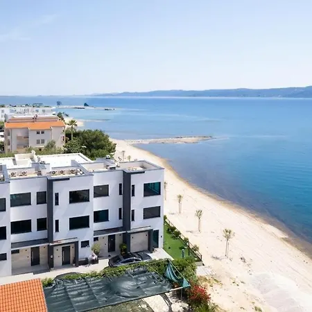 Larimar **** Apartment